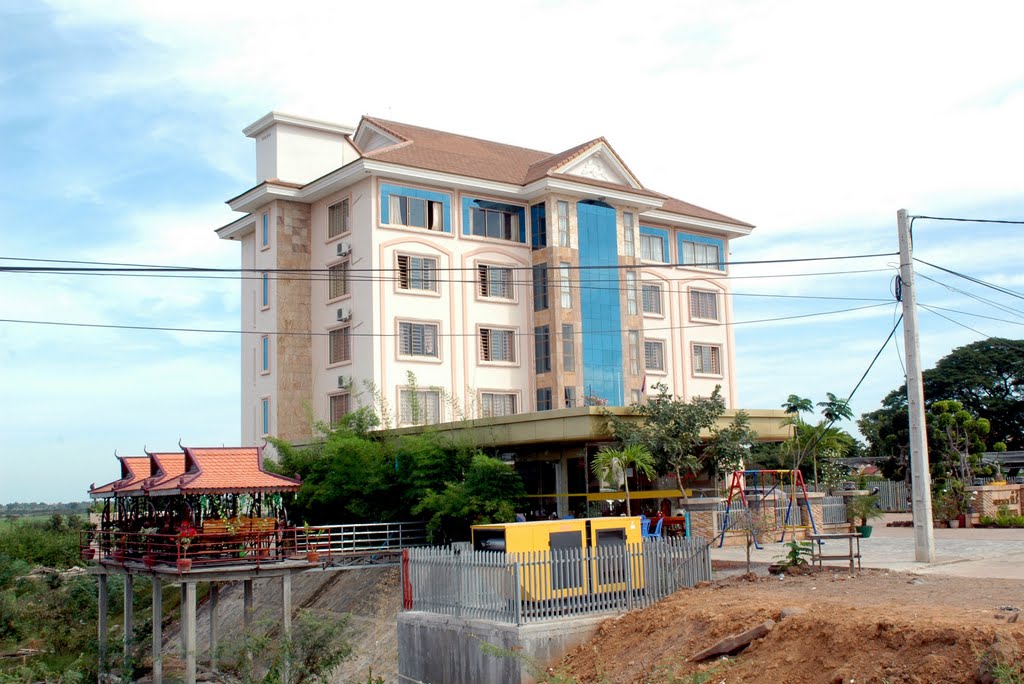 LY CHEU HOTEL 3*